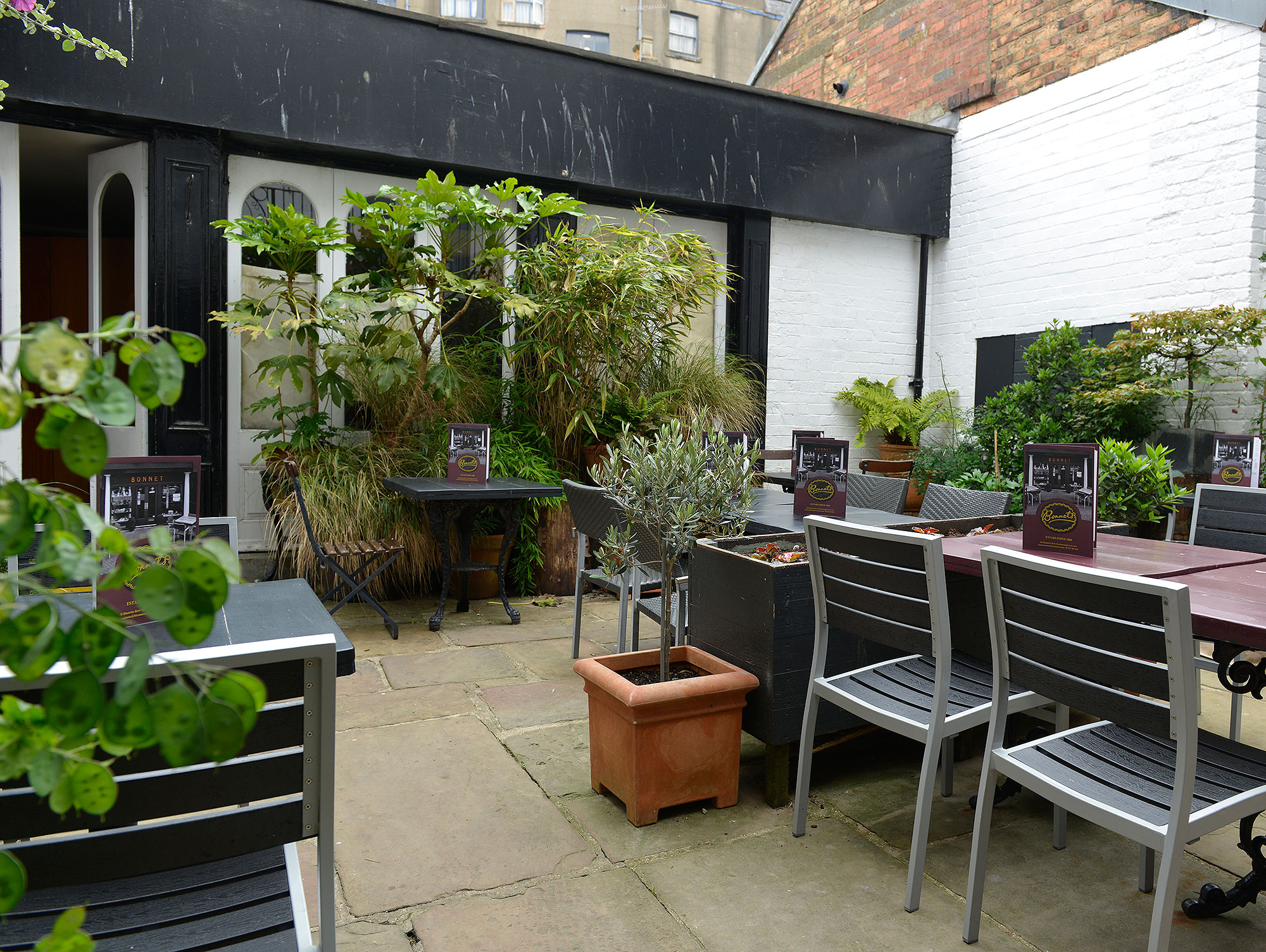 Bonnets courtyard